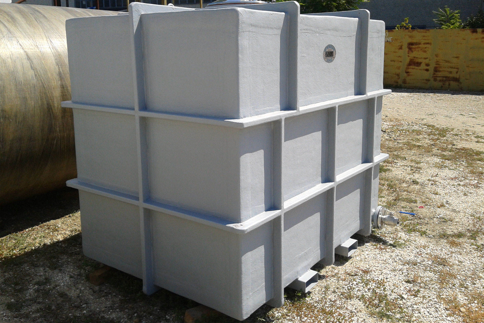 Parallelepipedi-in-vetroresina