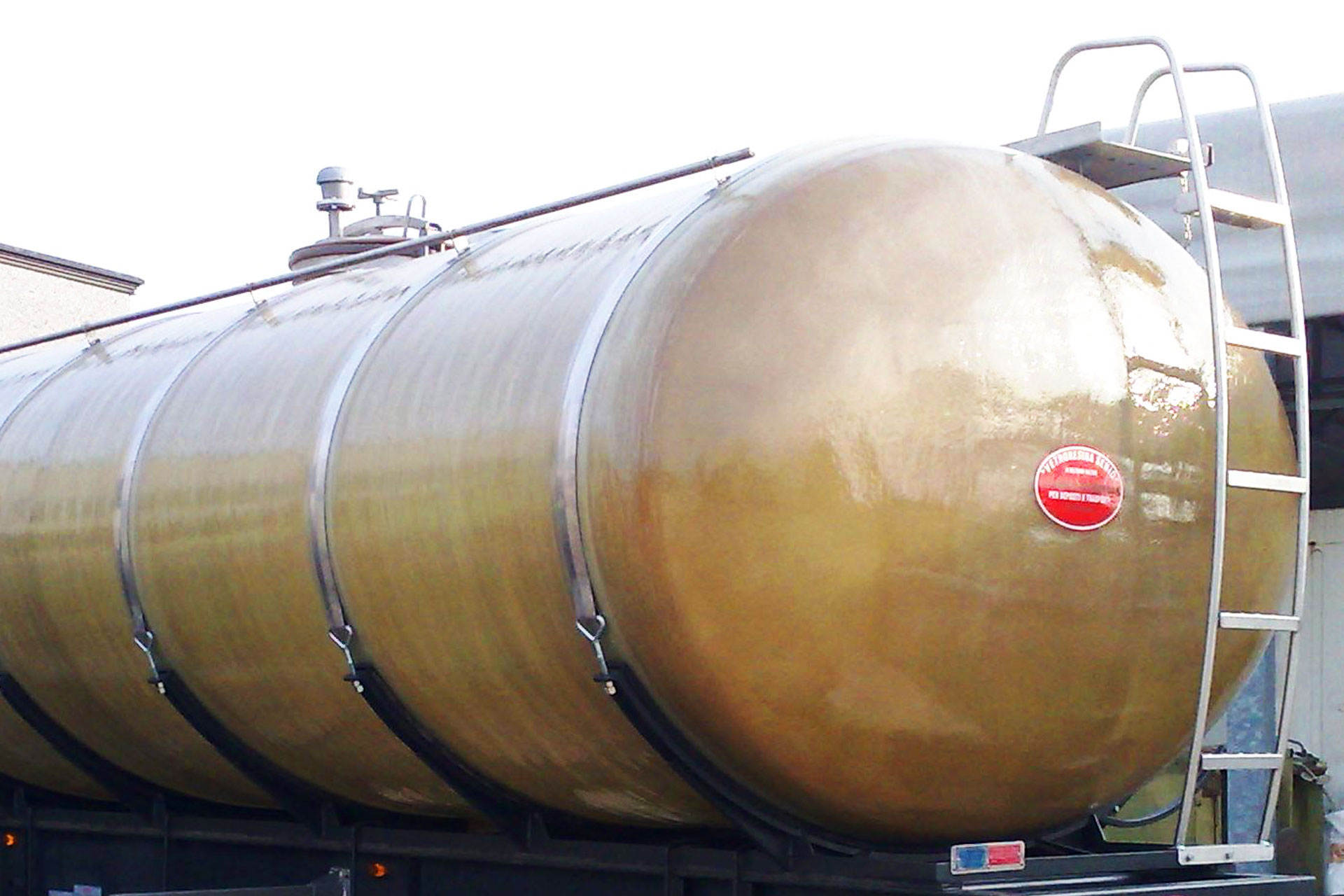 serbatoi-in-vetroresina-per-trasporti