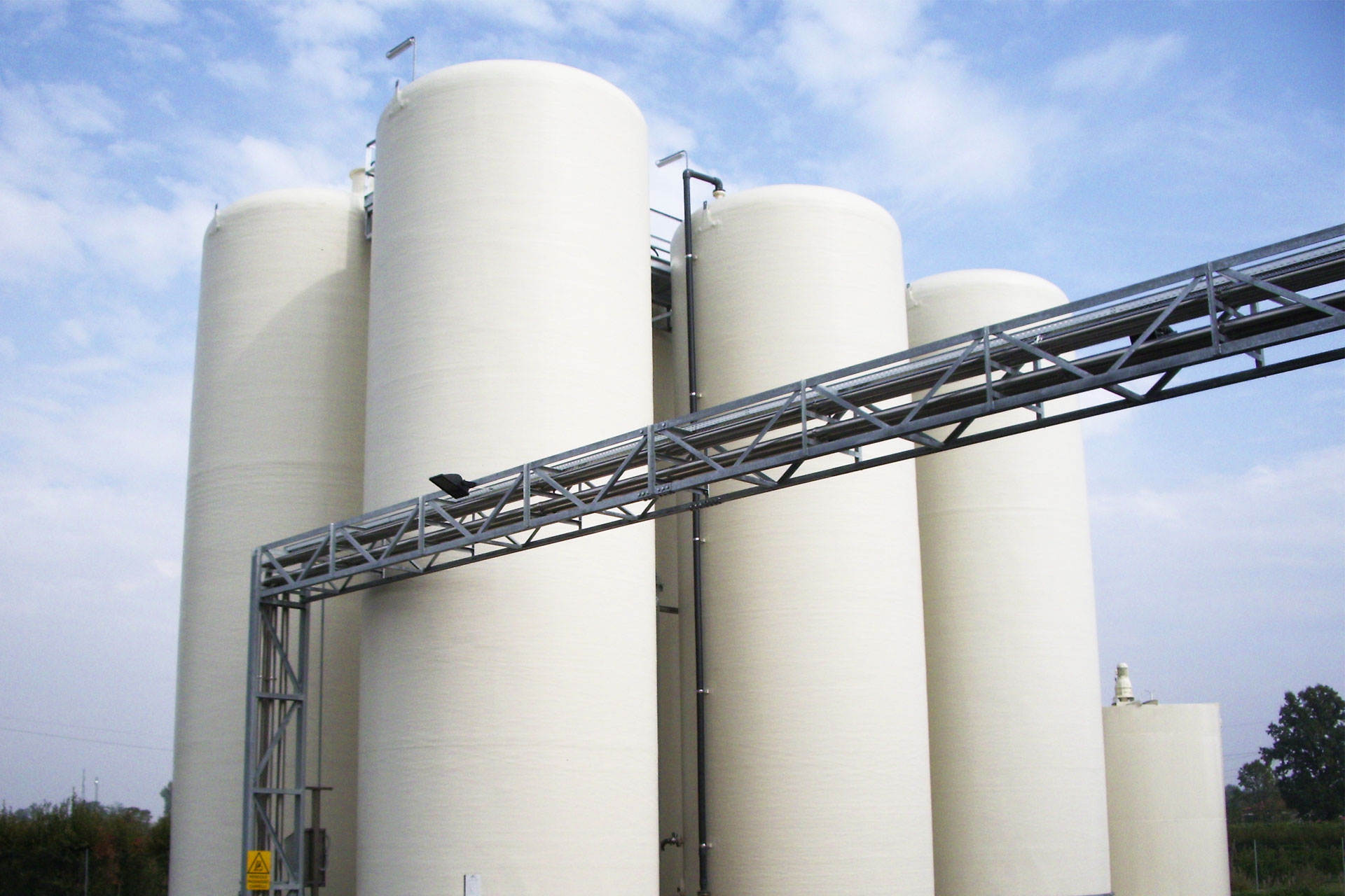 serbatoi-verticali-fondo-piano