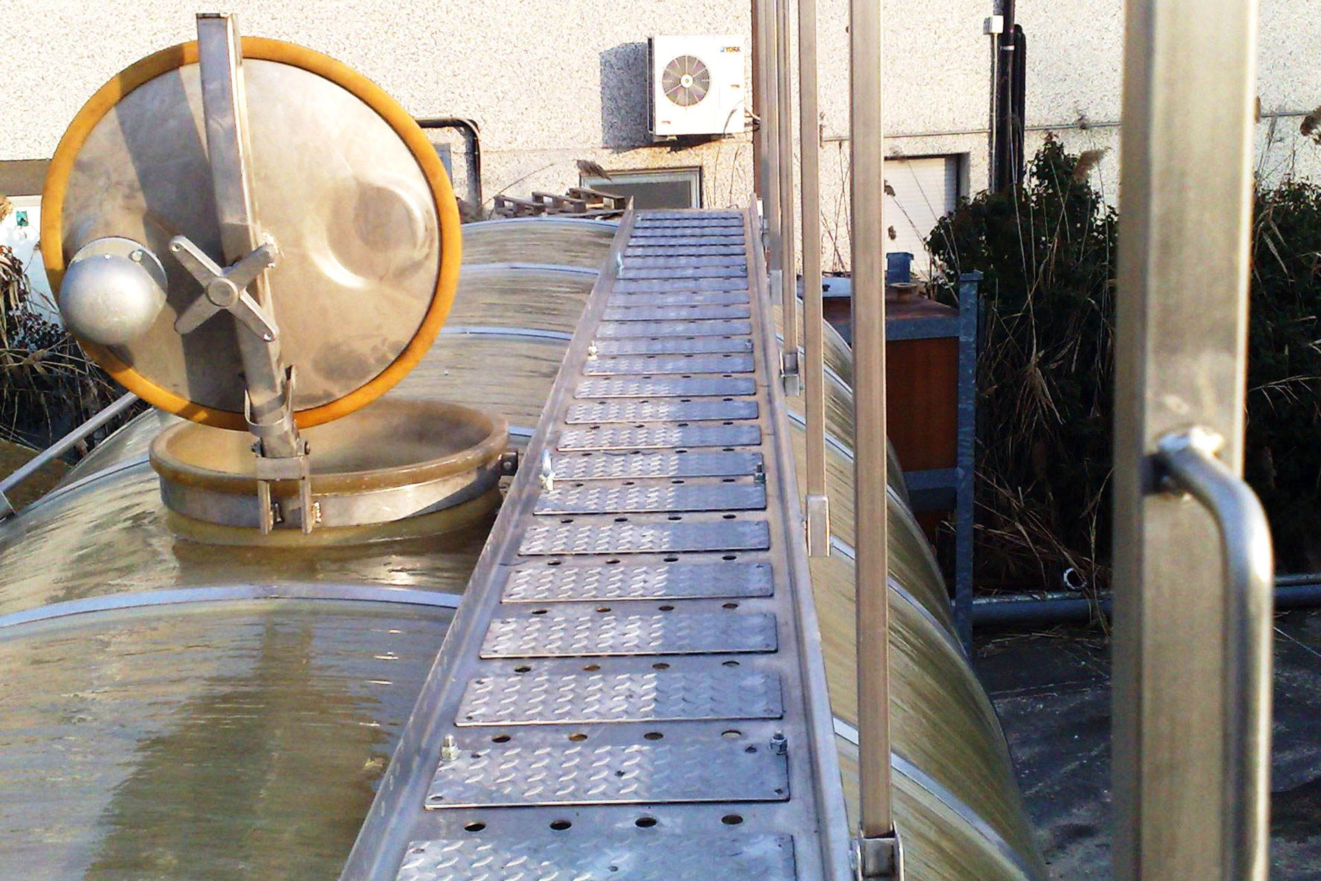 serbatoi-in-vetroresina-per-trasporti