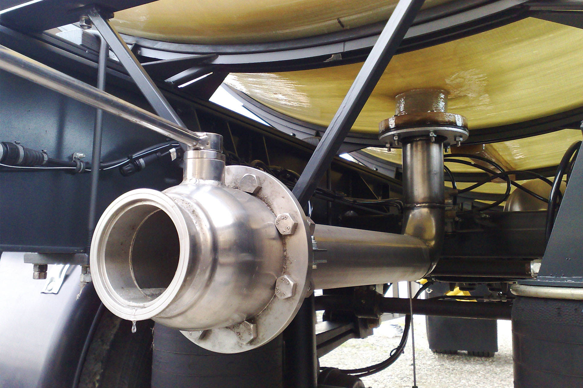 serbatoi-in-vetroresina-per-trasporti