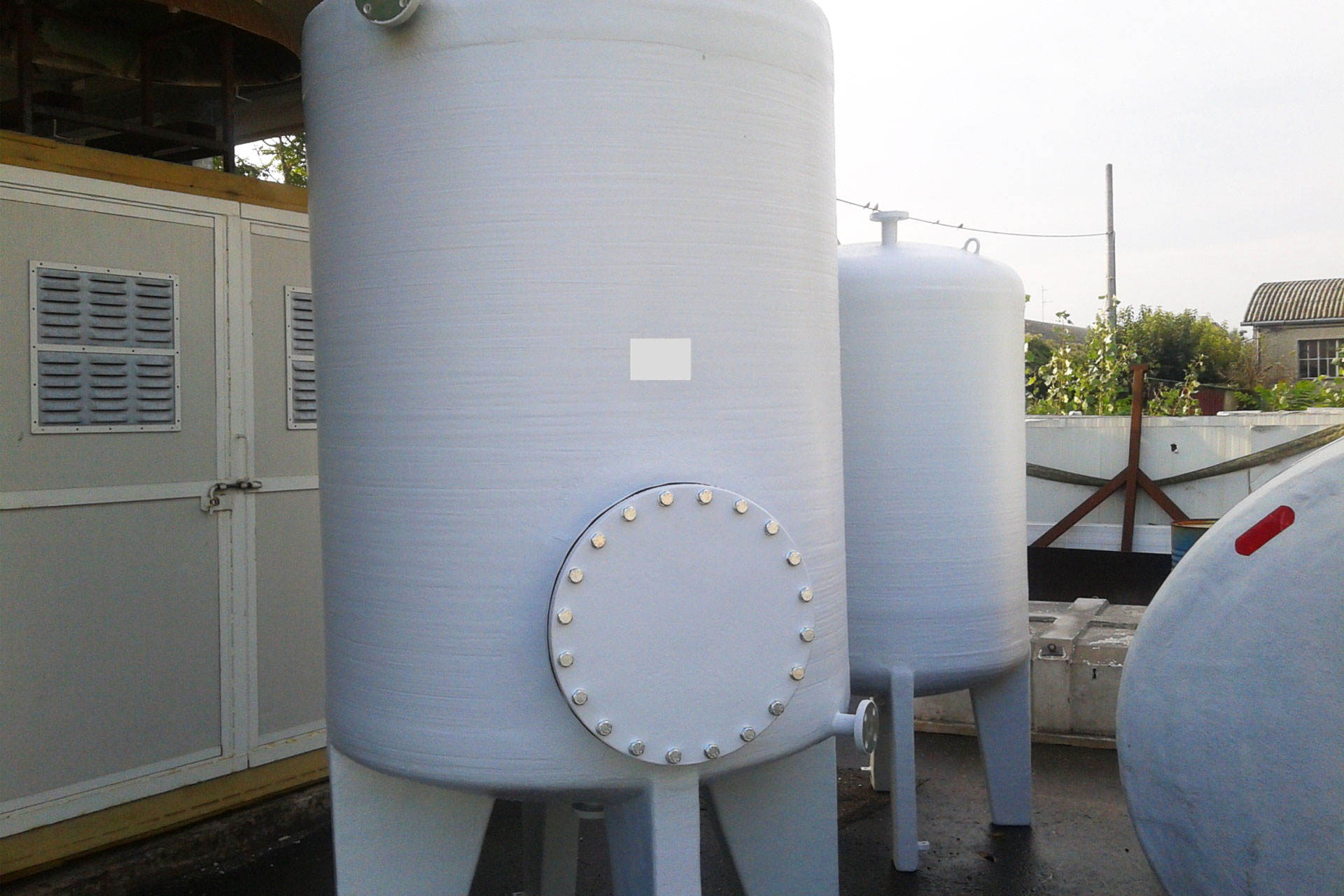 serbatoi-verticali-con-piedi