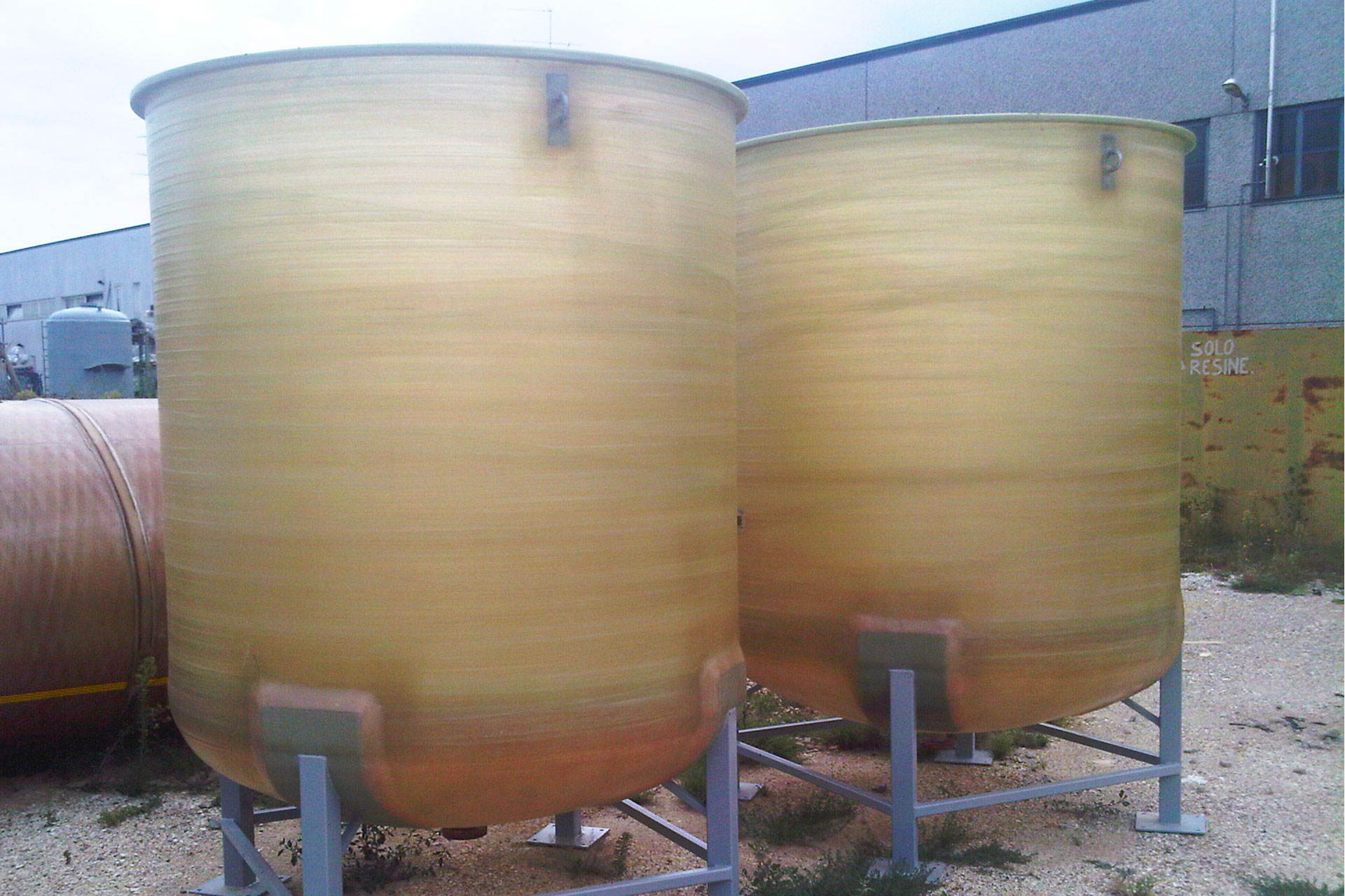 serbatoi-verticali-con-piedi