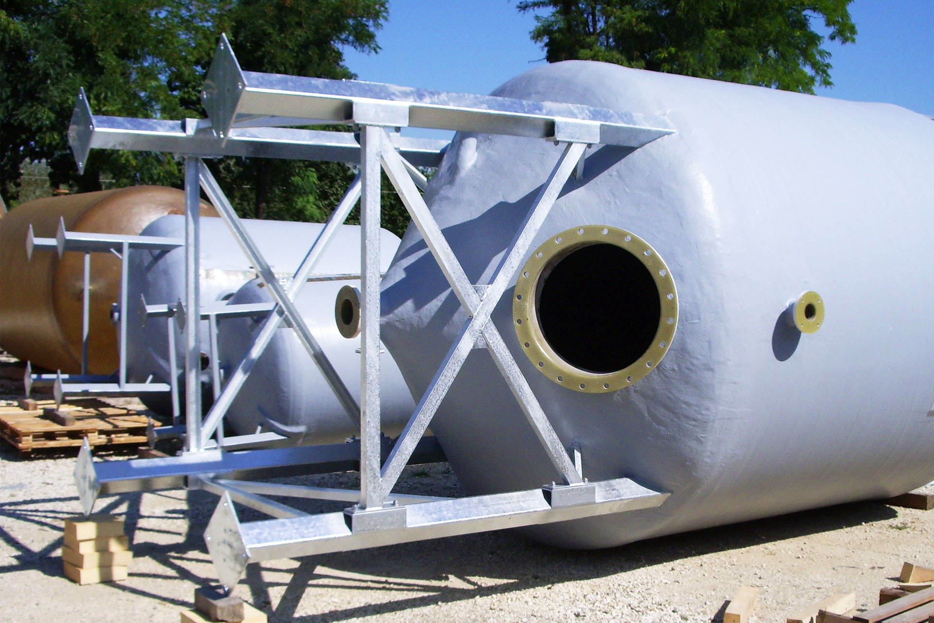 serbatoi-verticali-con-piedi